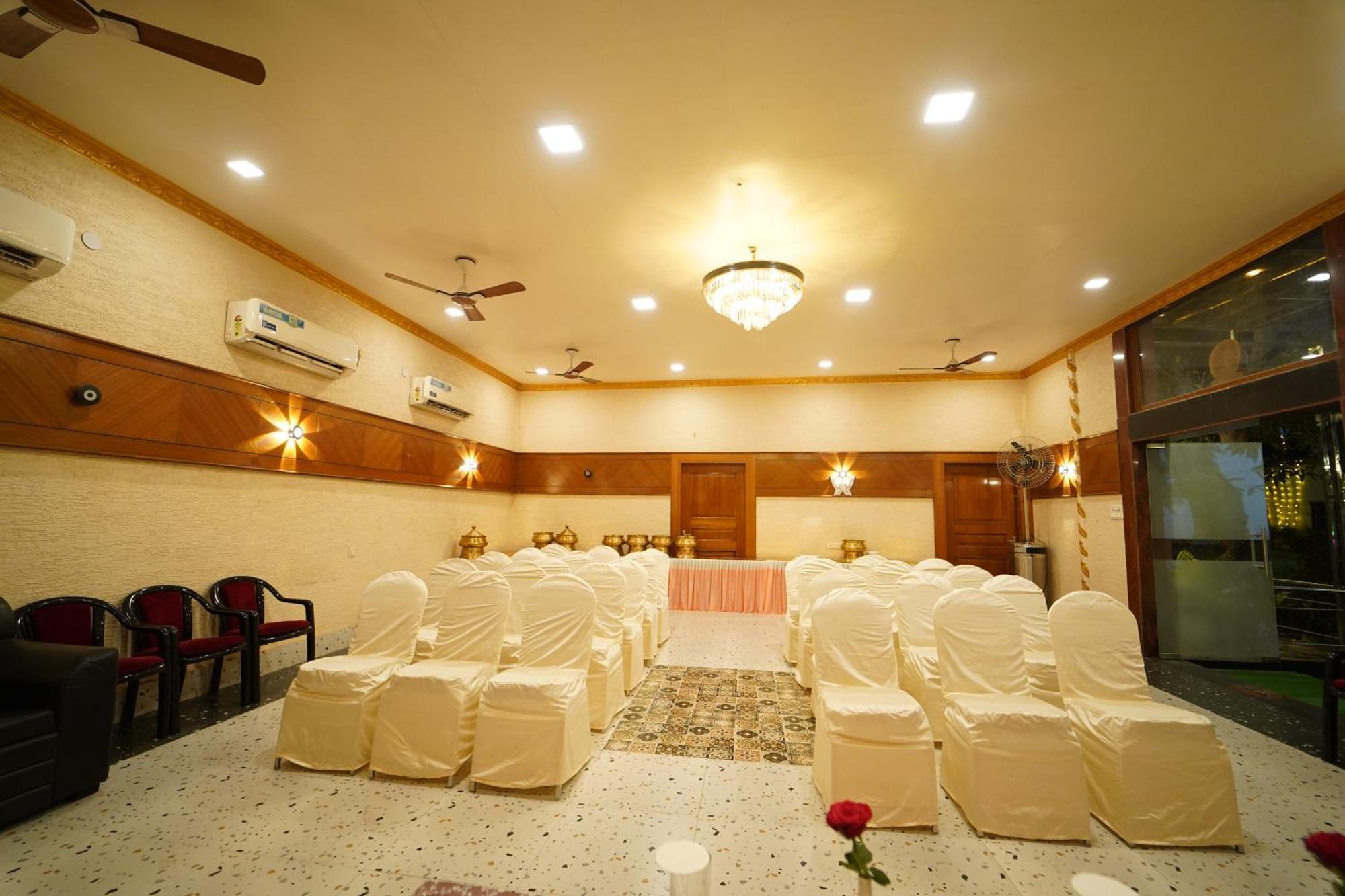 Hotel Ananta Sayana 부바네스 외부 사진