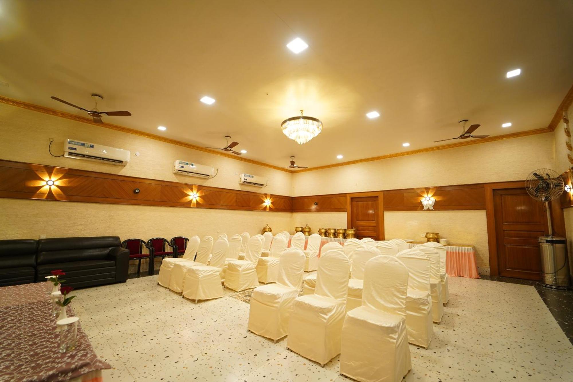 Hotel Ananta Sayana 부바네스 외부 사진