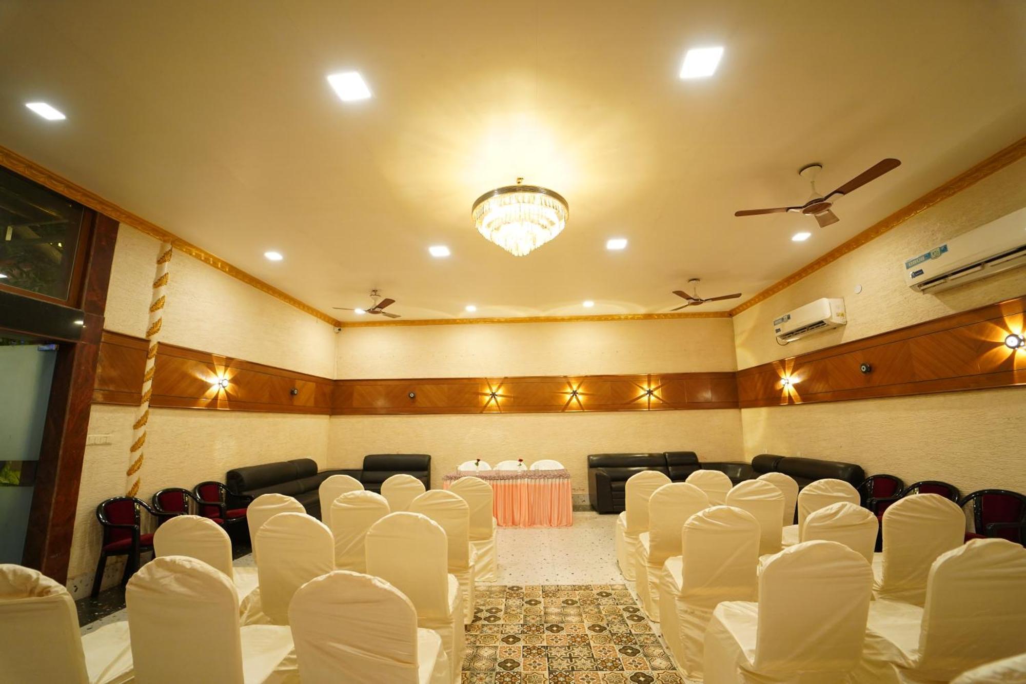 Hotel Ananta Sayana 부바네스 외부 사진